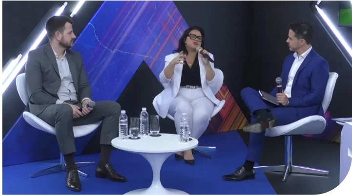 Mesa redonda com palestrantes do EU Esri Brasil 2025
